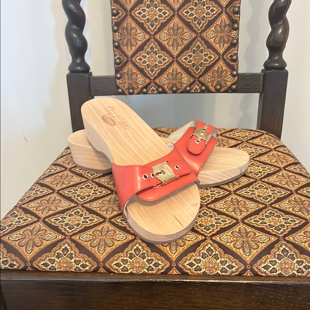 Dr. Scholls Size 8 clog sandals perfect condition.